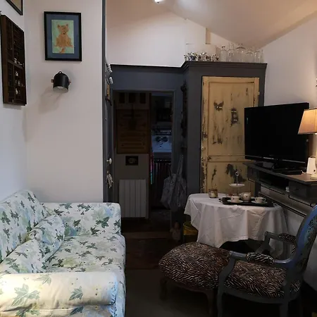 Le Cloky Oda ve Kahvaltı Thomery