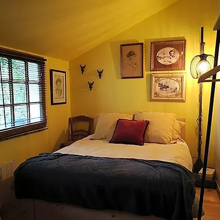 Le Cloky Bed & Breakfast 4*