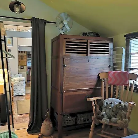 Le Cloky Bed & Breakfast 4*