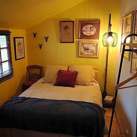 Le Cloky Bed & Breakfast 4*