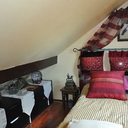 Le Cloky Bed & Breakfast 4*