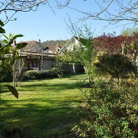 Le Cloky Bed & Breakfast 4*